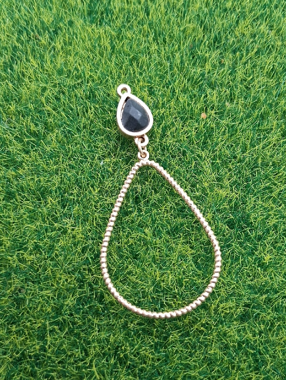 Elegant Teardrop Black and Gold Tone Dangle Pendant P409
